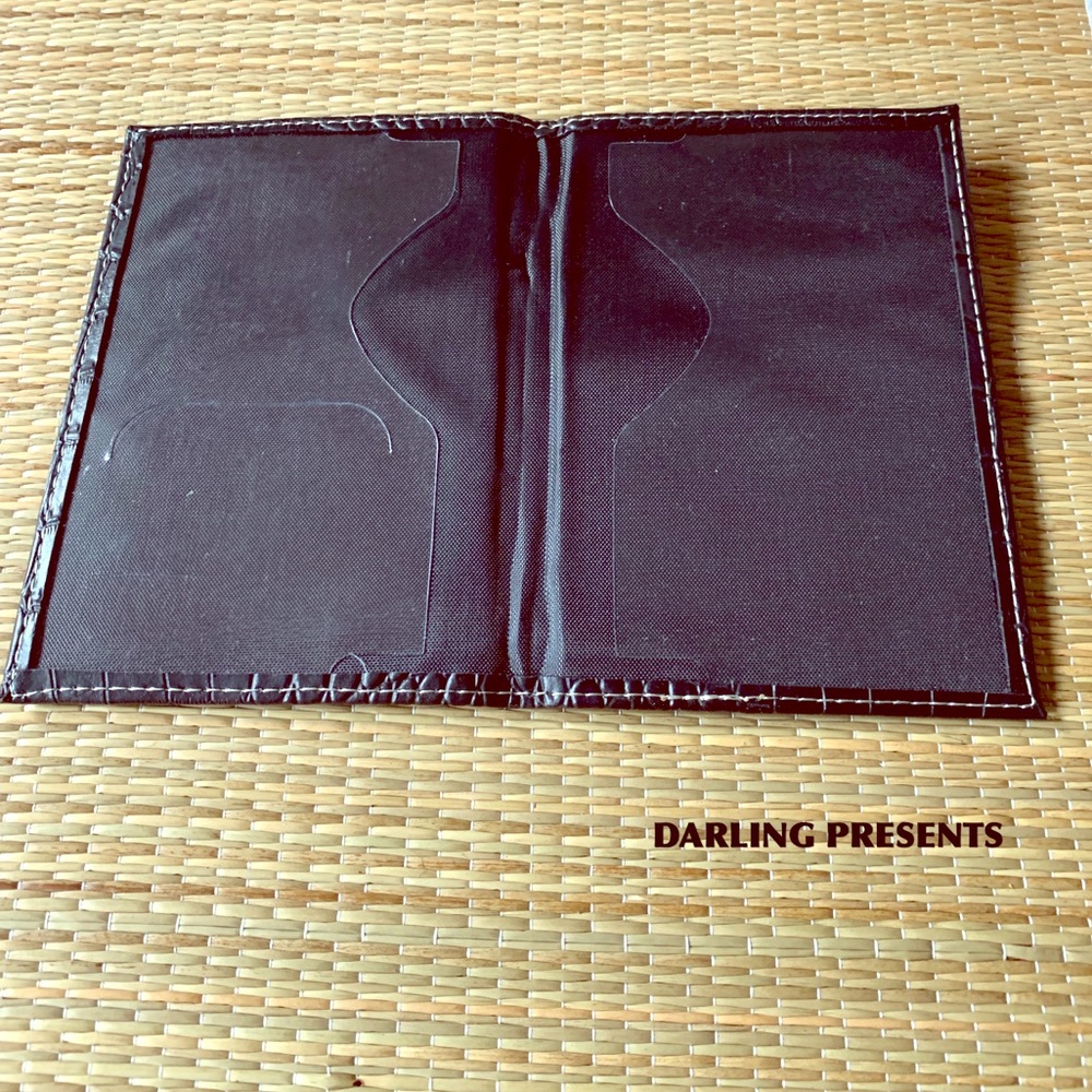 BLACK CROC PASSPORT HOLDER - Picture 5 of 7